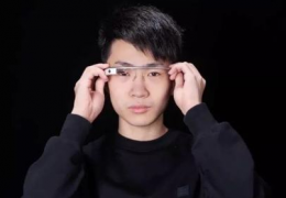 靠一张桌子打脸苹果！中国脑洞最大的网红，凭啥让官媒点赞？